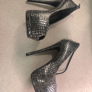 Giuseppe zanotti grey heels size 7